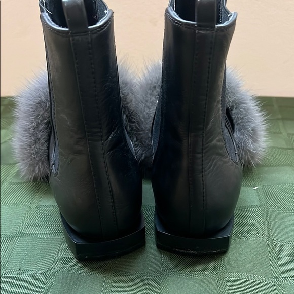 Dymonlatry Elegant Black Leather Ankle Boots with Fur Trim - Picture 4 of 14